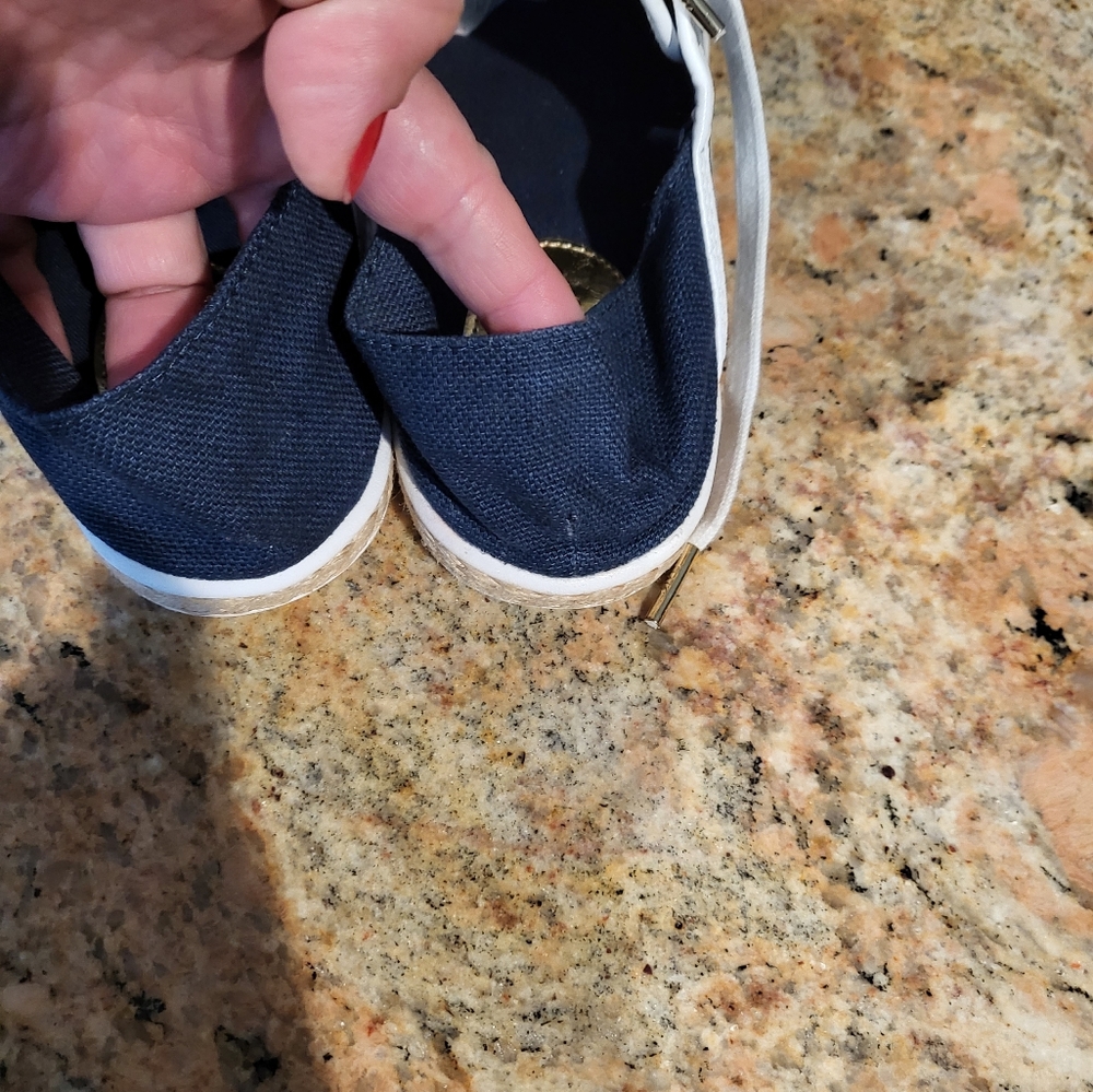 Shoes - Picture 4 of 6
